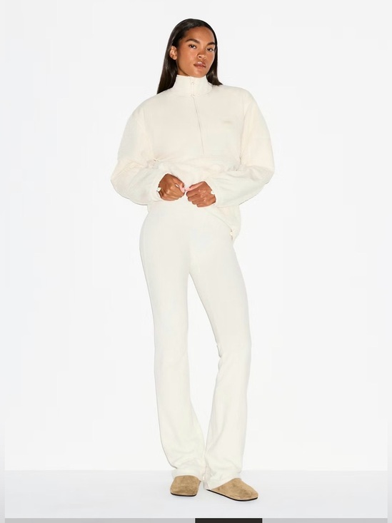 SKIMS Pants - SKIMS OUTDOOR FLEECE LOUNGE PANT SYLE: PT-PNT-7290W COLOR: ECRU SIZE: S